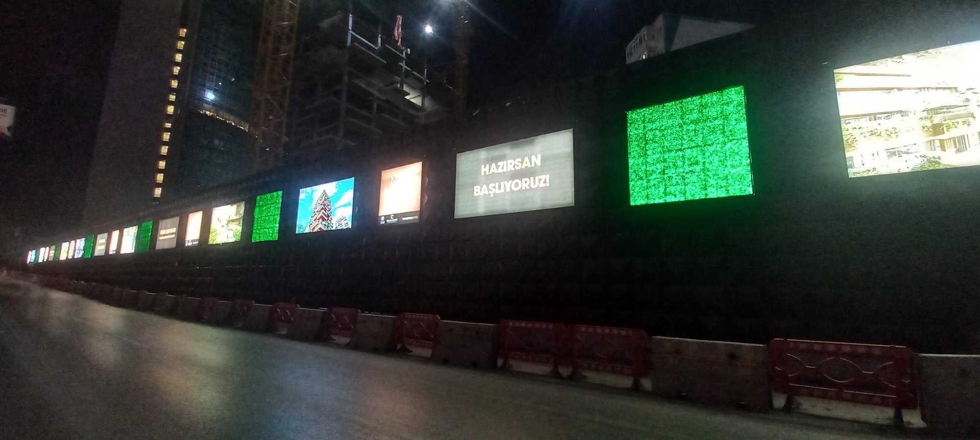 Gece aydınlatmalı LED ekran reklam panosu dizisi